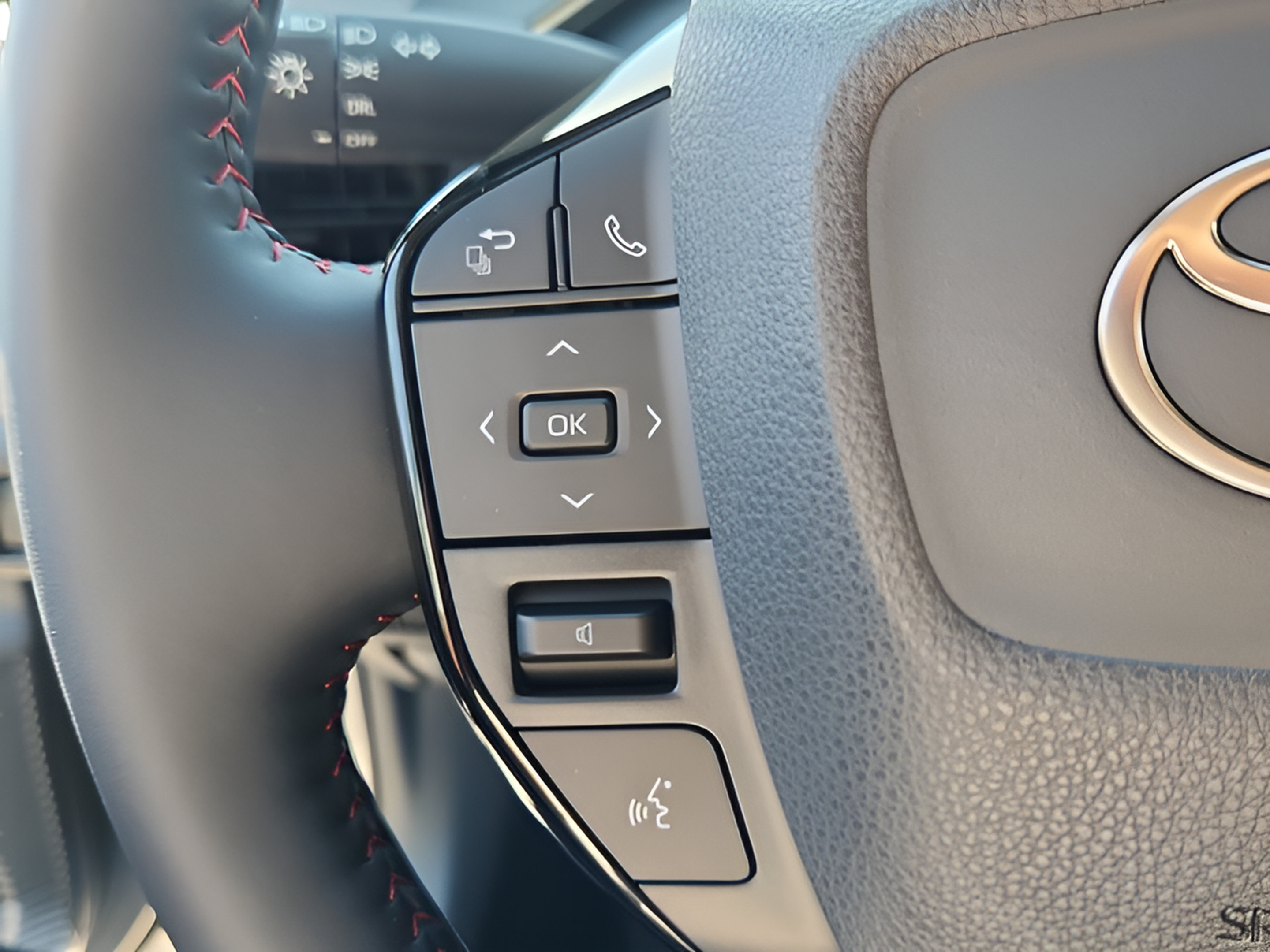 New 2026 Toyota Prius Plug-In Hybrid FWD image 22
