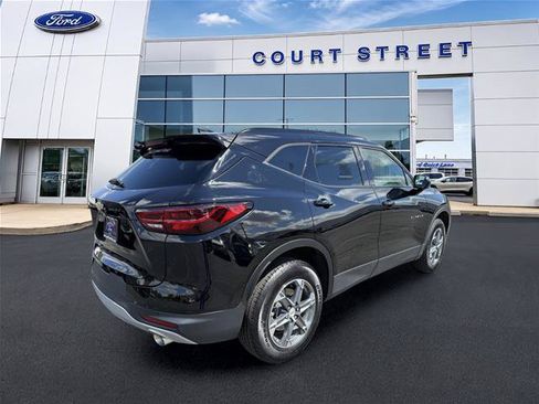 Used 2024 Chevrolet Blazer LT w/ Convenience Package AWD/4WD image 3