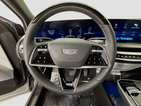Used 2024 Cadillac Lyriq Luxury RWD image 11
