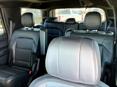 New 2025 Lincoln Navigator Reserve w/ Jet Appearance Package AWD/4WD image 16