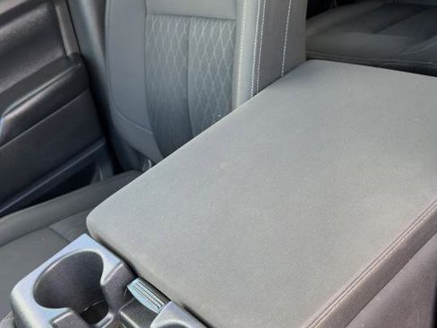 Used 2018 Nissan Titan SV AWD/4WD image 18