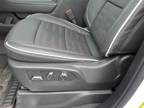 Used 2026 GMC Sierra 2500 AT4X image 12