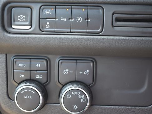 Used 2023 Chevrolet Suburban LT AWD/4WD image 31
