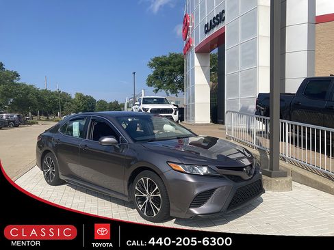 Used 2019 Toyota Camry SE FWD image 1