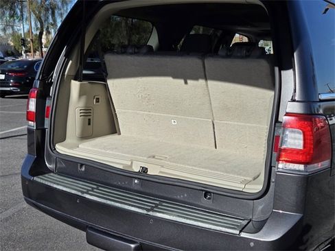 Used 2015 Lincoln Navigator 4WD image 17