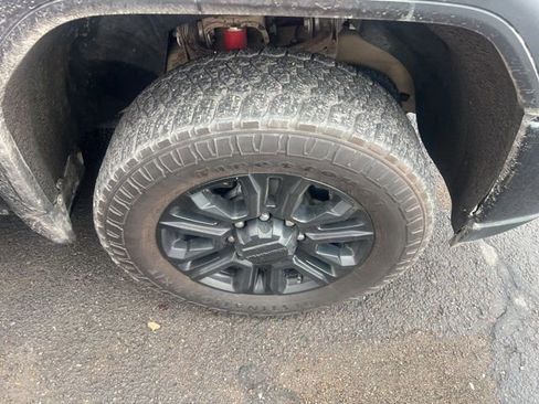 Used 2022 GMC Sierra 2500 Denali w/ Denali Black Diamond Edition image 8