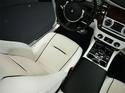 Used 2016 Rolls-Royce Dawn image 10
