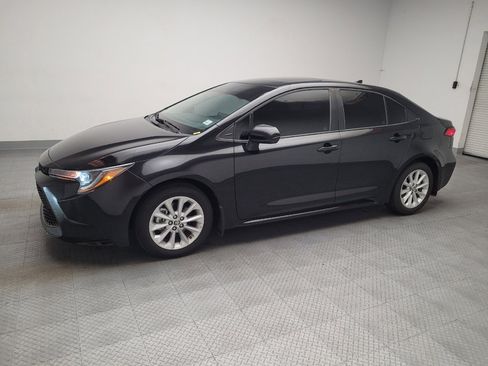 Used 2021 Toyota Corolla LE w/ LE Premium Package FWD image 2