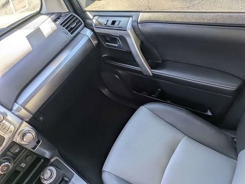 Used 2016 Toyota 4Runner SR5 Premium image 16