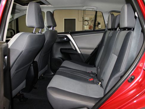 Used 2015 Toyota RAV4 XLE AWD/4WD image 24