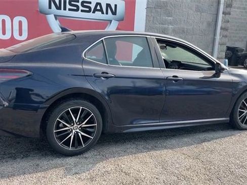 Used 2021 Toyota Camry SE image 4