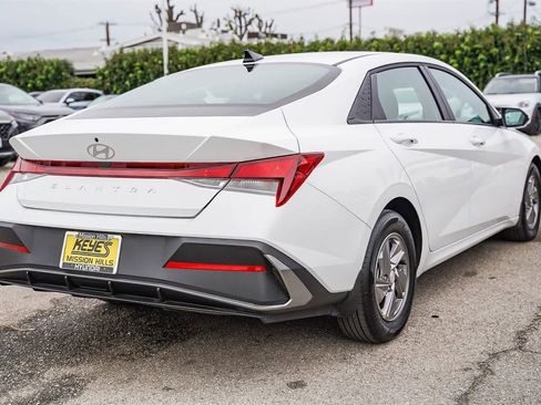 Certified 2025 Hyundai Elantra SE image 10