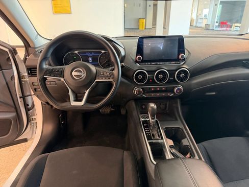 Used 2025 Nissan Sentra SV FWD image 28