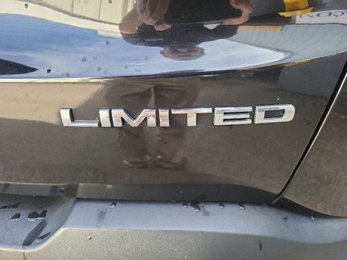 Used 2015 Jeep Renegade Limited image 8