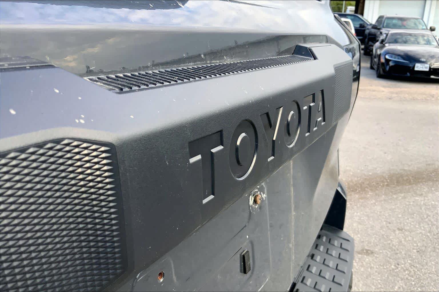 Used 2025 Toyota 4Runner SR5 AWD/4WD image 31