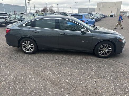Used 2017 Chevrolet Malibu LT image 3
