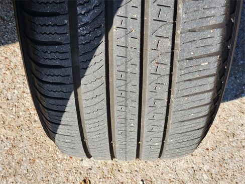 Used 2024 Land Rover Defender 110 S image 10