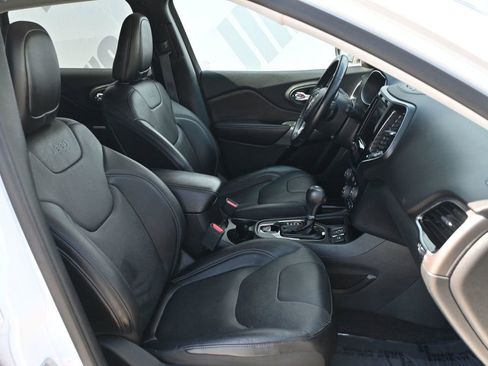 Used 2019 Jeep Cherokee Limited FWD image 16