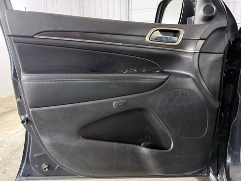 Used 2015 Jeep Grand Cherokee Limited w/ Luxury Group II image 20