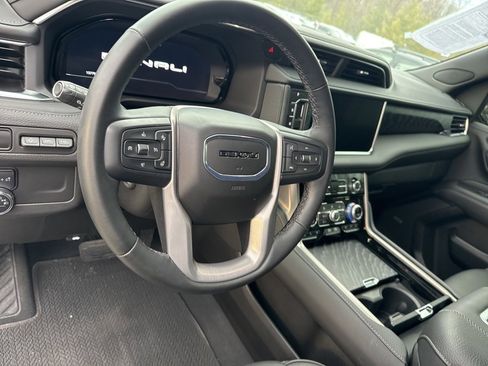 Used 2024 GMC Yukon Denali image 32