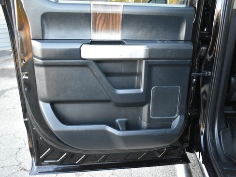 Used 2017 Ford F150 Lariat image 32