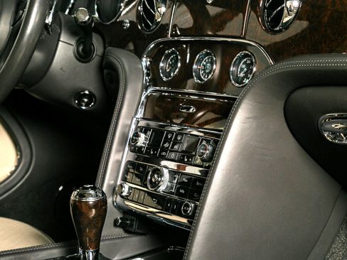 Used 2013 Bentley Mulsanne w/ Premiere Specification Pkg image 37