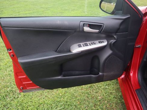 Used 2014 Toyota Camry SE FWD image 23
