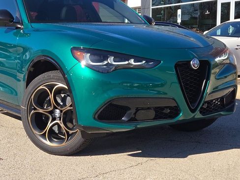 New 2025 Alfa Romeo Stelvio Sprint image 2