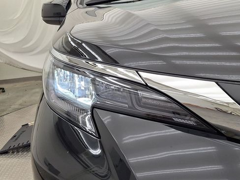 Used 2026 Toyota Sienna XLE FWD image 31