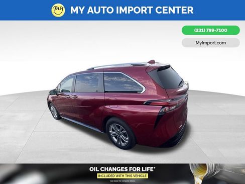 Used 2021 Toyota Sienna Platinum AWD/4WD image 4