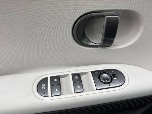 New 2026 Hyundai Ioniq 5 SE image 8