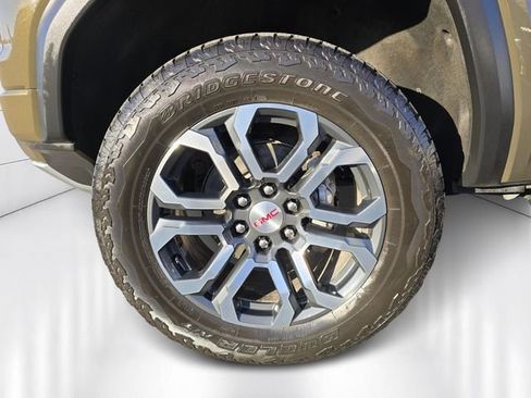 Used 2024 GMC Canyon AT4 w/ AT4 Premium Package image 9