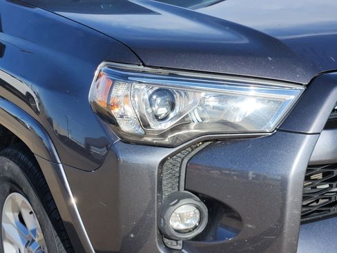 Used 2022 Toyota 4Runner SR5 Premium image 10