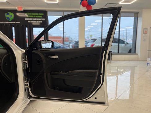 Used 2020 Dodge Charger SXT w/ Blacktop Package image 38