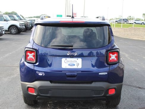 Used 2018 Jeep Renegade Latitude FWD image 4