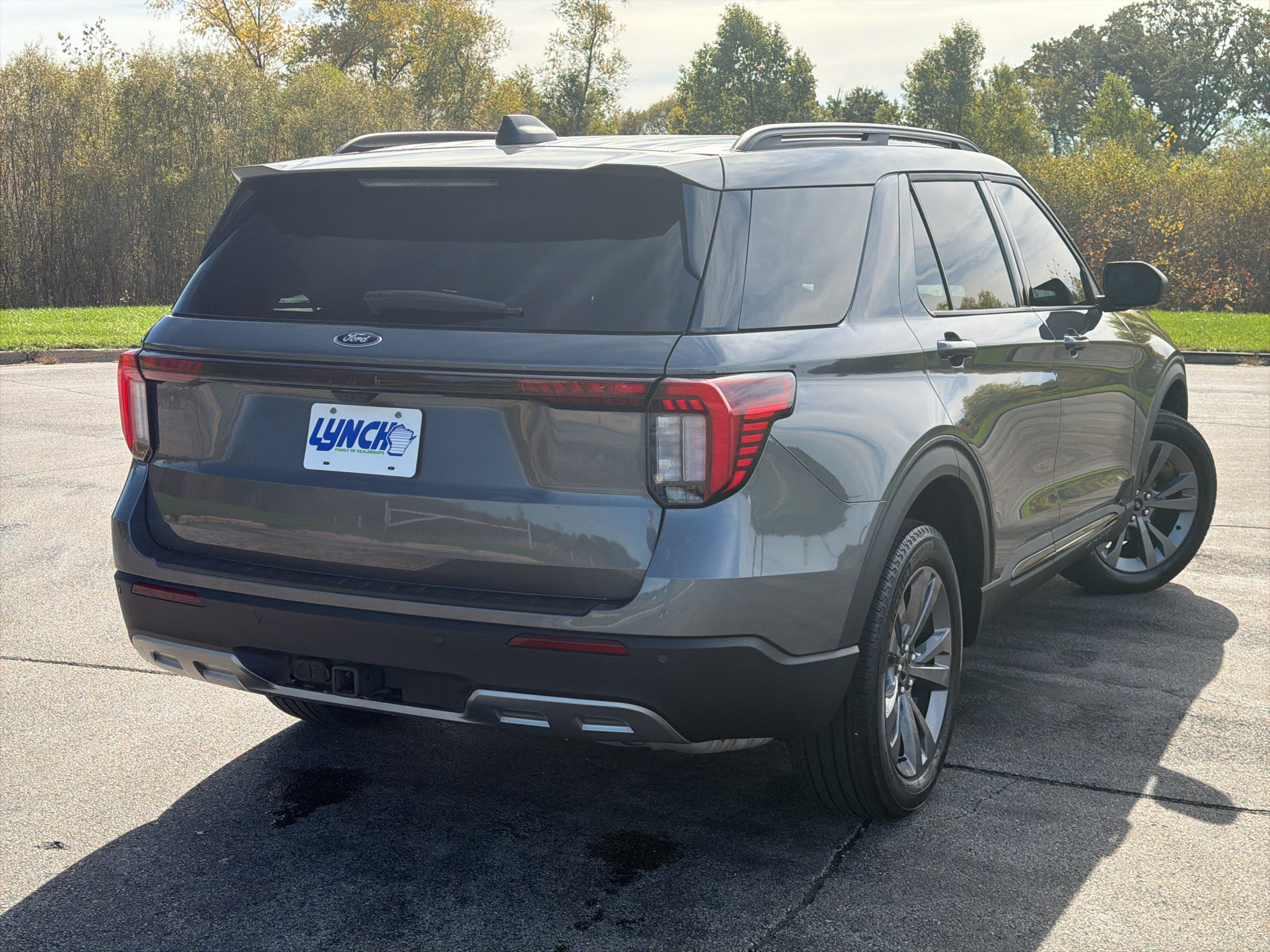 Used 2025 Ford Explorer Active w/ Active Comfort Package AWD/4WD image 3