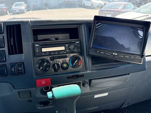 Used 2021 Isuzu NPR RWD image 11