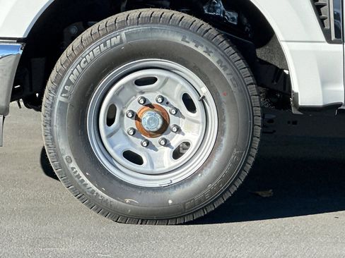 New 2026 Ford F250 XL w/ XL Chrome Package image 23