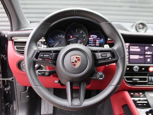 Used 2025 Porsche Macan image 22