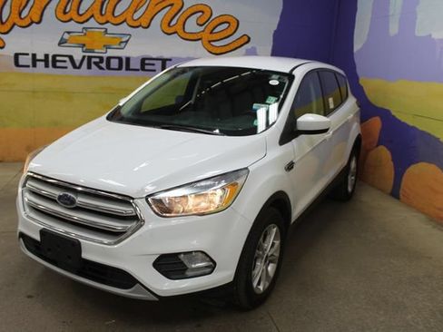 Used 2019 Ford Escape SE w/ Ford Safe & Smart Package AWD/4WD image 4