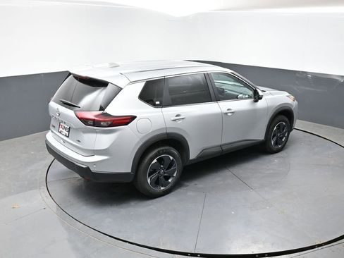 Used 2025 Nissan Rogue SV AWD/4WD image 39