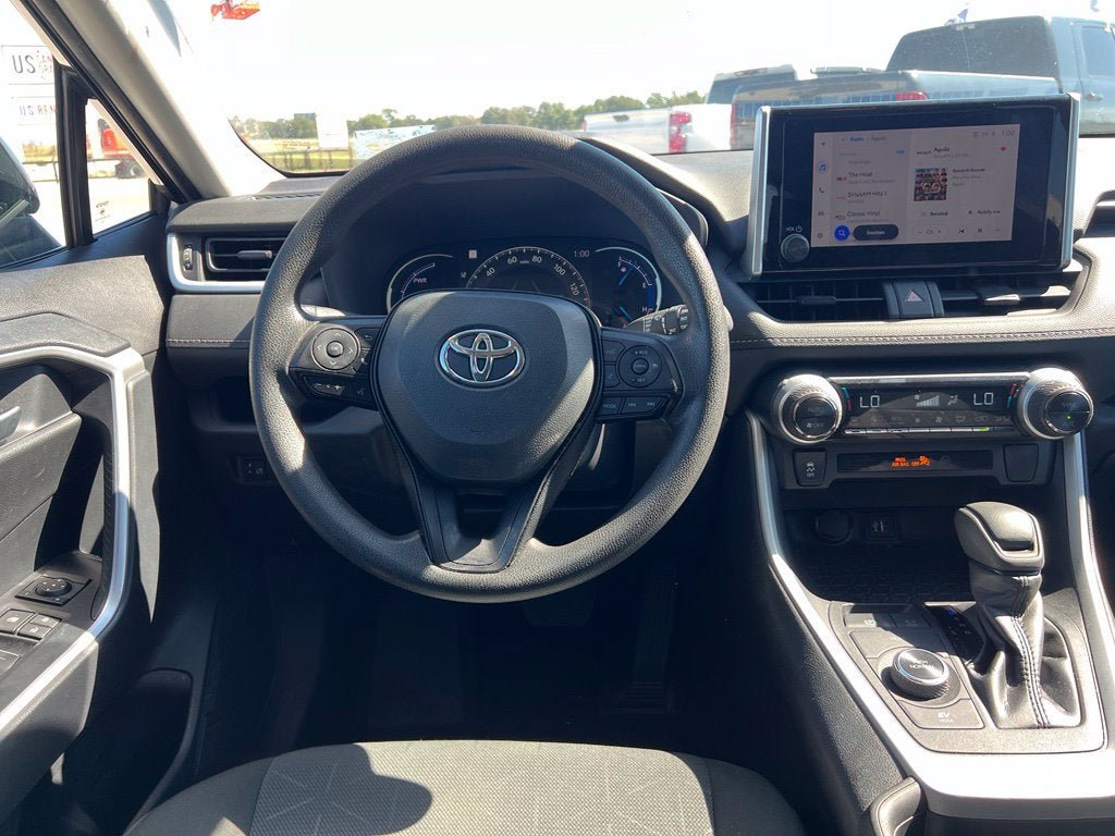 Used 2025 Toyota RAV4 XLE AWD/4WD image 24