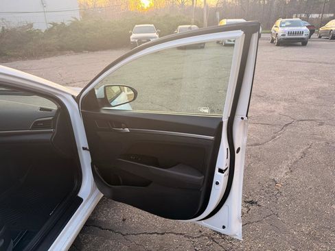 Used 2020 Hyundai Elantra SEL w/ Cargo Package (C1) image 27