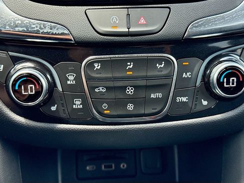 Used 2024 Chevrolet Equinox Premier FWD image 20