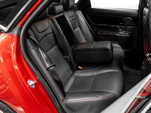 Used 2016 Jaguar XJ R image 22