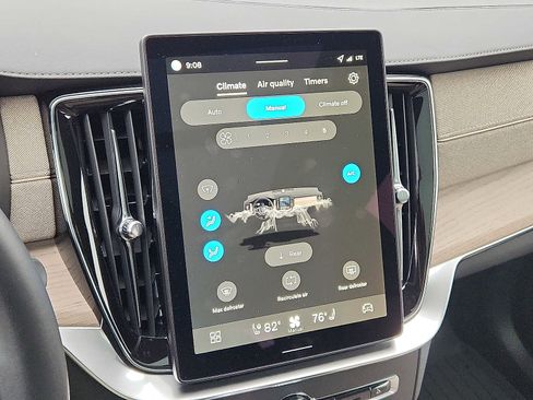 Used 2026 Volvo XC90 B6 Ultra w/ Lounge Package image 17