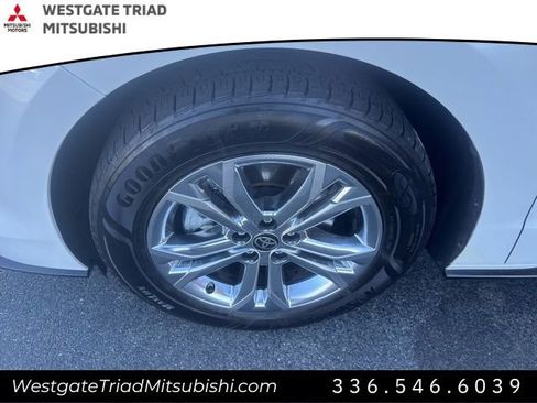 Used 2022 Toyota Sienna Platinum image 4