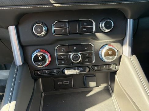 Used 2024 GMC Yukon XL SLT w/ SLT Luxury Package image 13