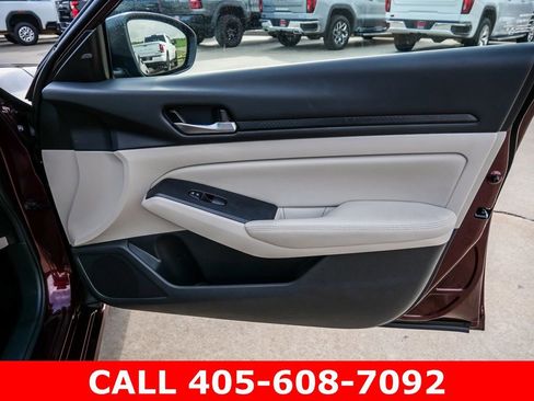 Used 2025 Nissan Altima 2.5 SV FWD image 15