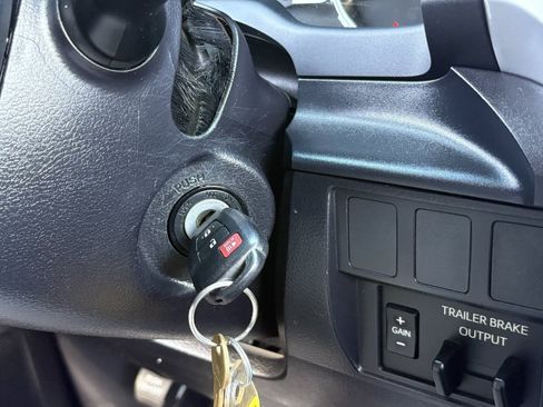 Used 2021 Toyota Tundra SR5 AWD/4WD image 30